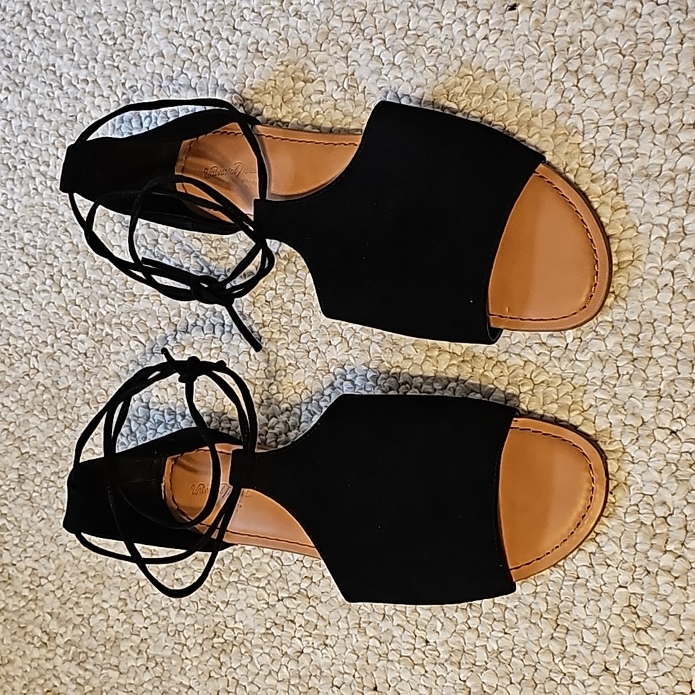 Universal Thread Wrap Sandal
